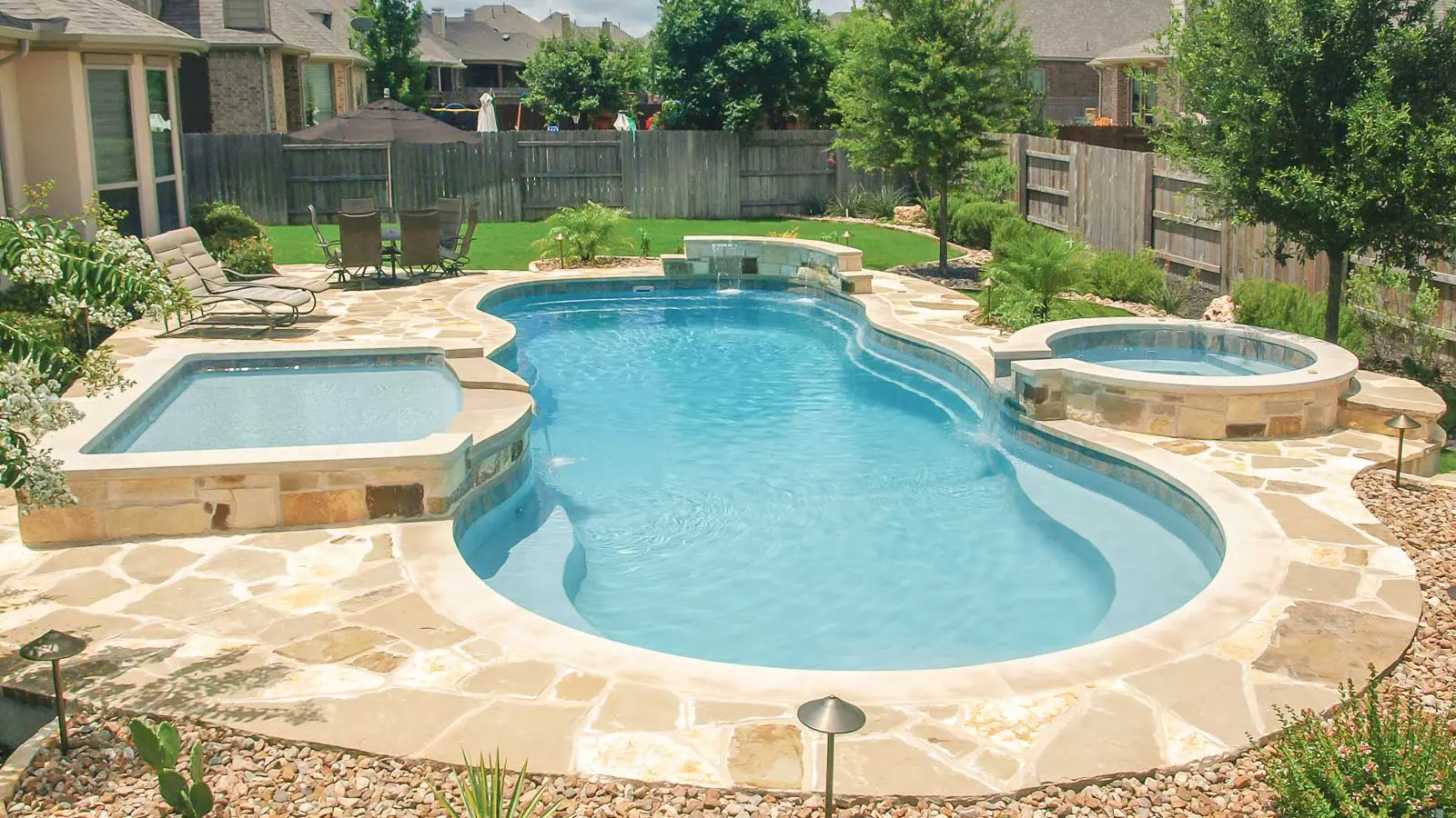 The Caribbean™, a fiberglass pool design manufactured by Leisure Pools