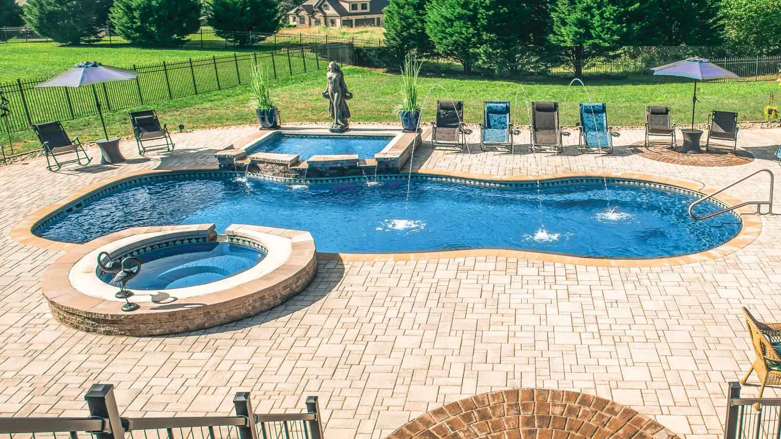 The Mediterranean™, a fiberglass pool design manufactured by Leisure Pools